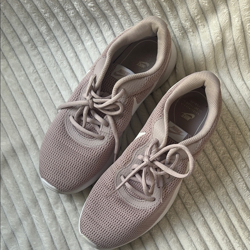 Nike Women's Running Shoes in Dusty Pink with White Swoosh - Picture 2 of 4
